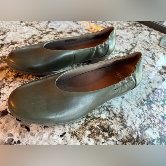 Dansko leather slip-ons, olive - size 39 - Picture 1 of 5